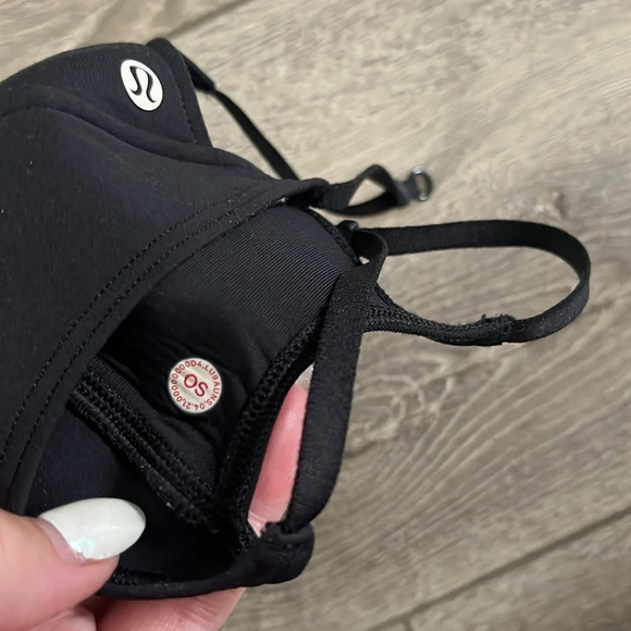 Lululemon team Canada face mask - Picture 3 of 5